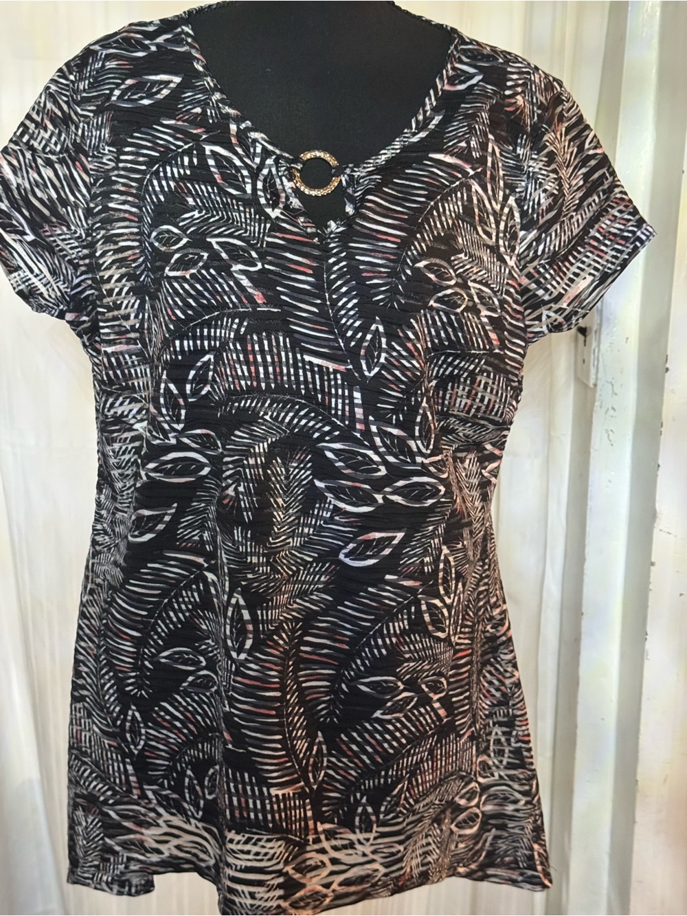 new directions Black and White Leaf-Print Short Sleeve Tee